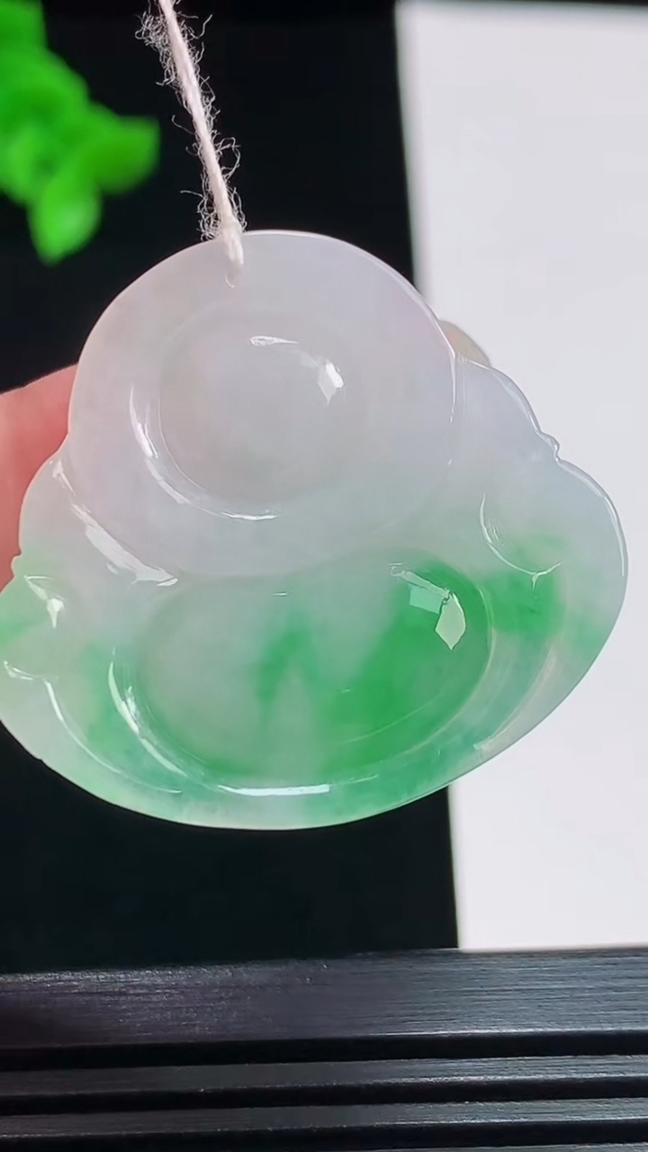 天然A货翡翠佛公吊坠，尺寸29.6-31.6-7.3 重量:10.10g
8月1日