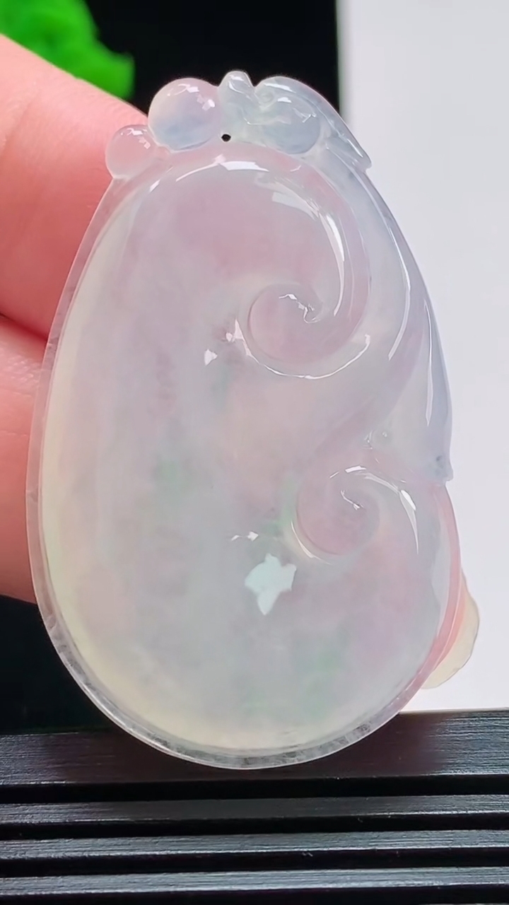 天然A货翡翠如意吊坠，尺寸45.6-28-6 重量:13.66g
8月1日