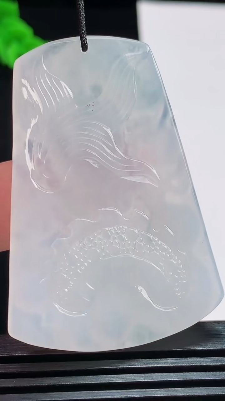 天然A货翡翠龙牌吊坠，尺寸50-35-5 重量:17.59g
8月1日