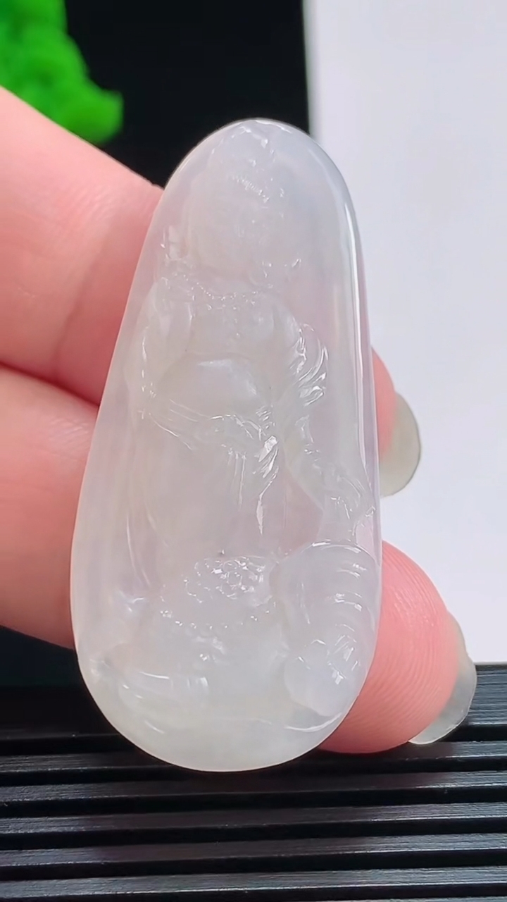 天然A货翡翠普贤菩萨吊坠，尺寸47-21.3-4.8 重量:8.91g
8月1日