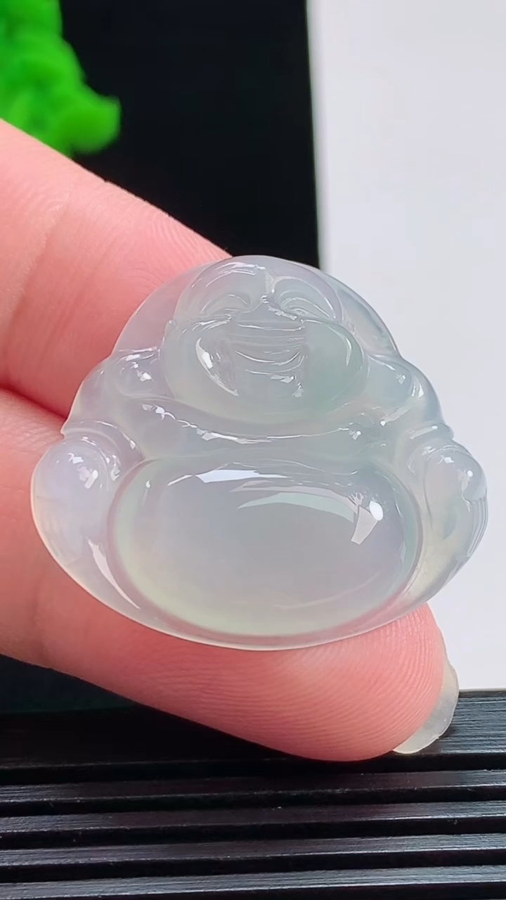 天然A货翡翠佛公吊坠，尺寸27.5-31-5.2 重量:7.15g
8月1日