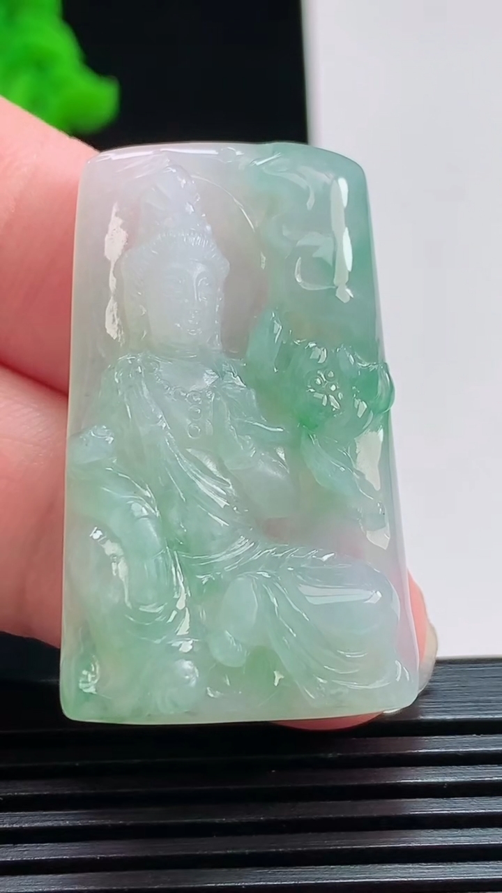 天然A货翡翠大势至菩萨吊坠，尺寸40-24-5.5 重量:11.09g
8月1日