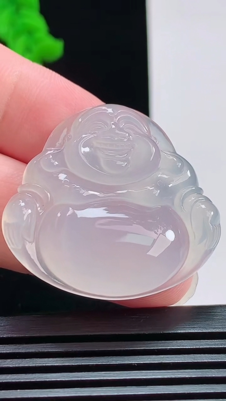 天然A货翡翠种白冰佛公吊坠，尺寸33.5-35.5-6 重量:11.22g
8月1日