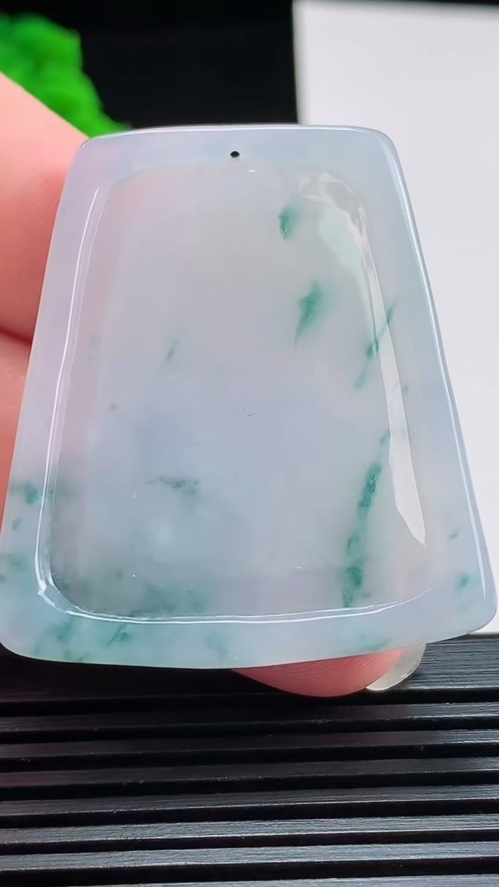 天然A货翡翠飘花普贤菩萨吊坠，尺寸43-38-4.8 重量:16.21g
8月1日