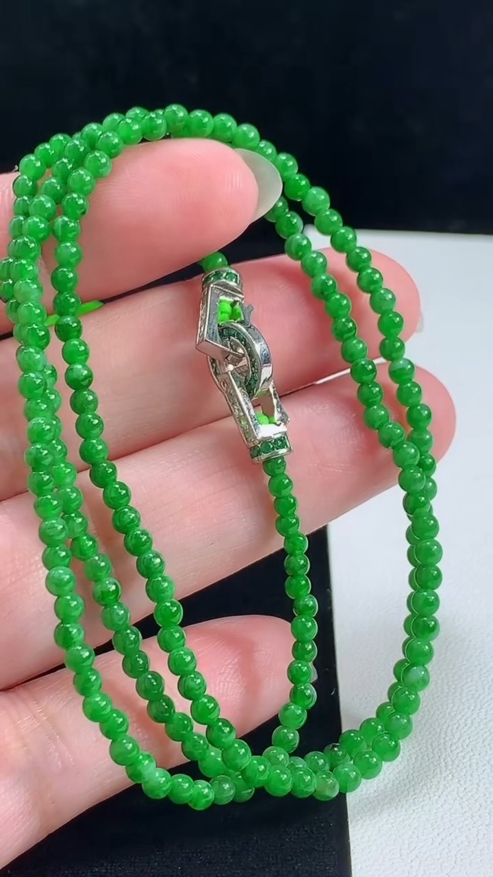 天然A货翡翠小米圆珠项链，尺寸3-198颗 重量:11.20g8月1日
工厂直销收藏佳品,种好水足，色泽均匀，有种有色，上手高大气！