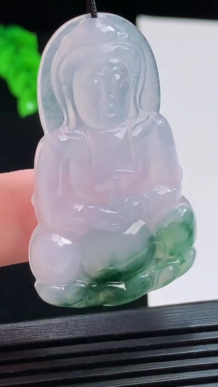 天然A货翡翠冰种飘花正装观音吊坠，尺寸49.6-30-4 重量:10.69g
8月1日
