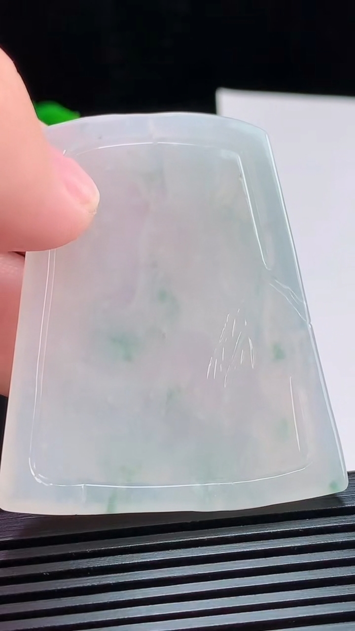 天然A货翡翠飘花普贤菩萨吊坠，尺寸55-44.5-5.2 重量:28.25g
8月1日
