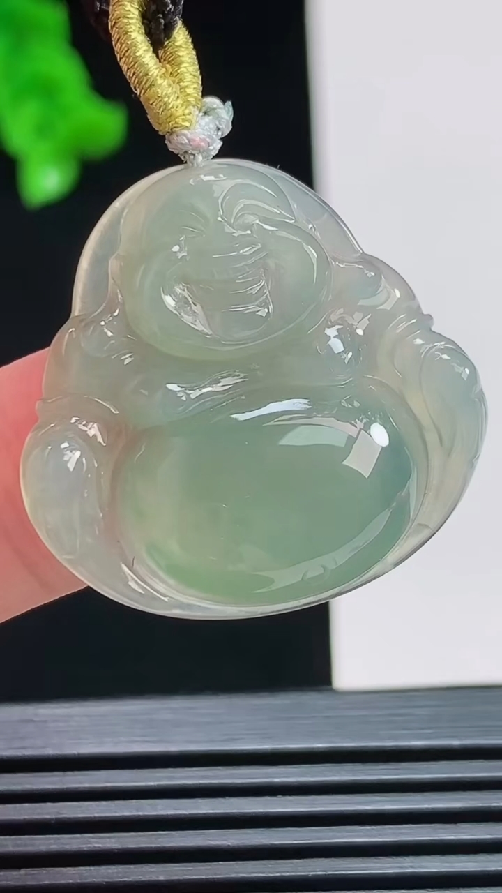 天然A货翡翠佛公吊坠，尺寸27-29-5.5 重量:6.31g
8月1日