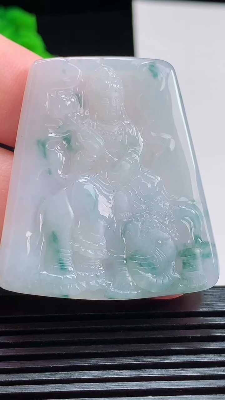 天然A货翡翠飘花普贤菩萨吊坠，尺寸43-38-4.8 重量:16.21g
8月1日