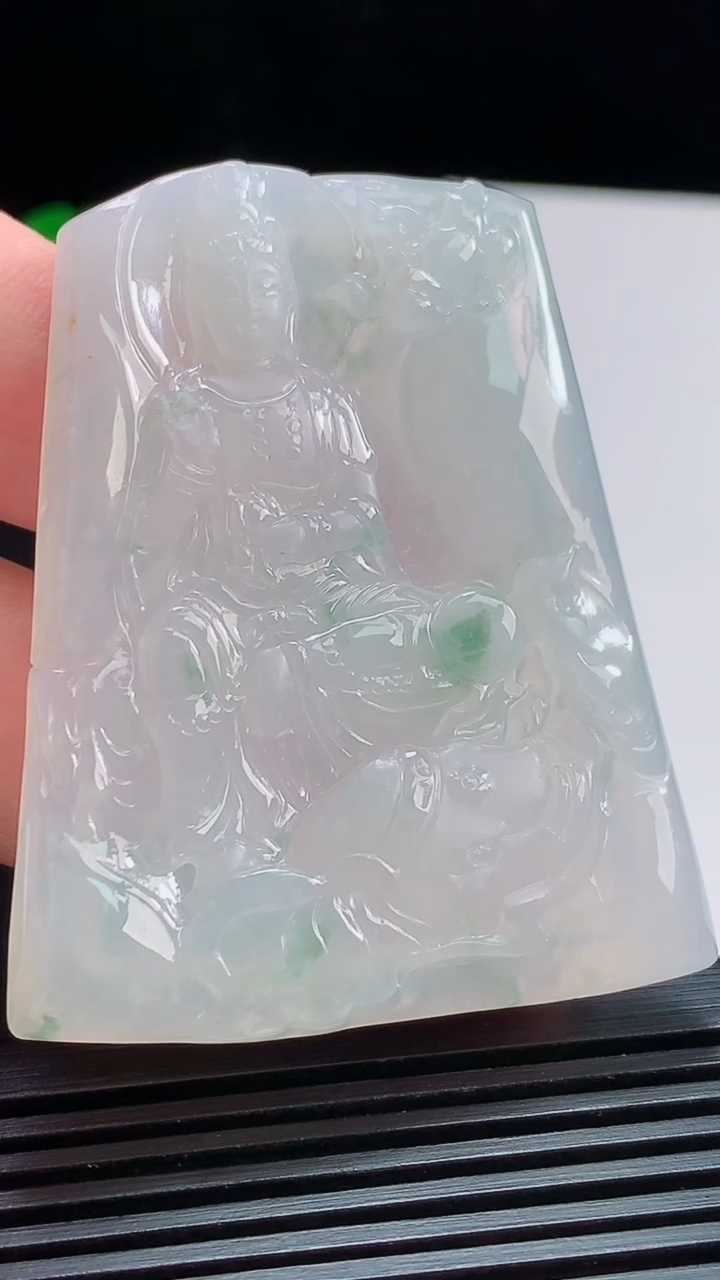 天然A货翡翠飘花普贤菩萨吊坠，尺寸55-44.5-5.2 重量:28.25g
8月1日