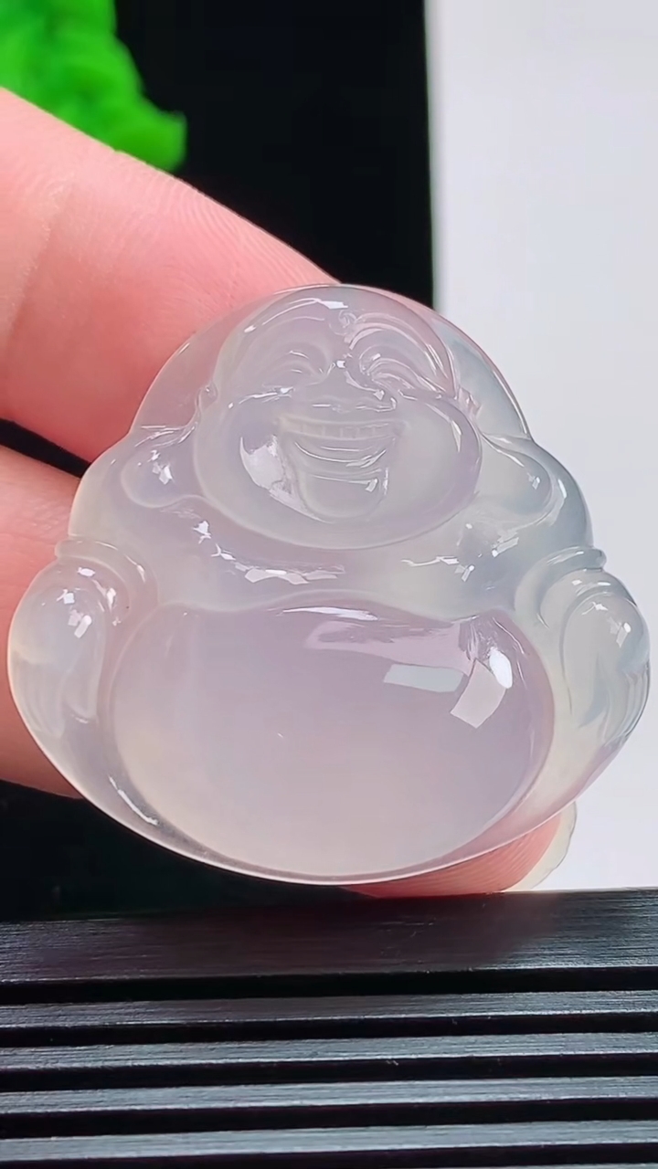 天然A货翡翠种白冰佛公吊坠，尺寸33.5-35.5-6 重量:11.22g
8月1日