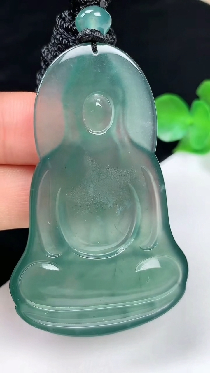 天然A货翡翠蓝水观音菩萨吊坠，尺寸53.7-34.2-4.6，重量:19.66g
8月2日