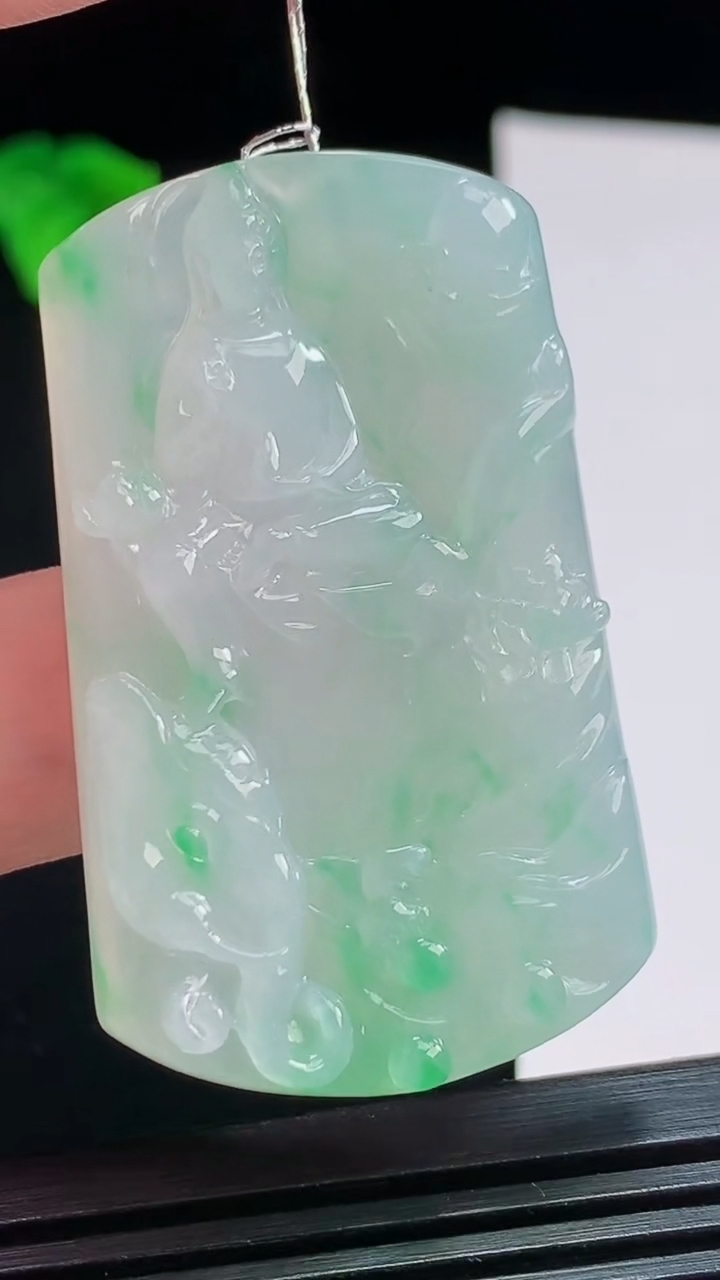 天然A货翡翠普贤菩萨吊坠，尺寸48-29.5-5.5 重量:19.37g
8月2日