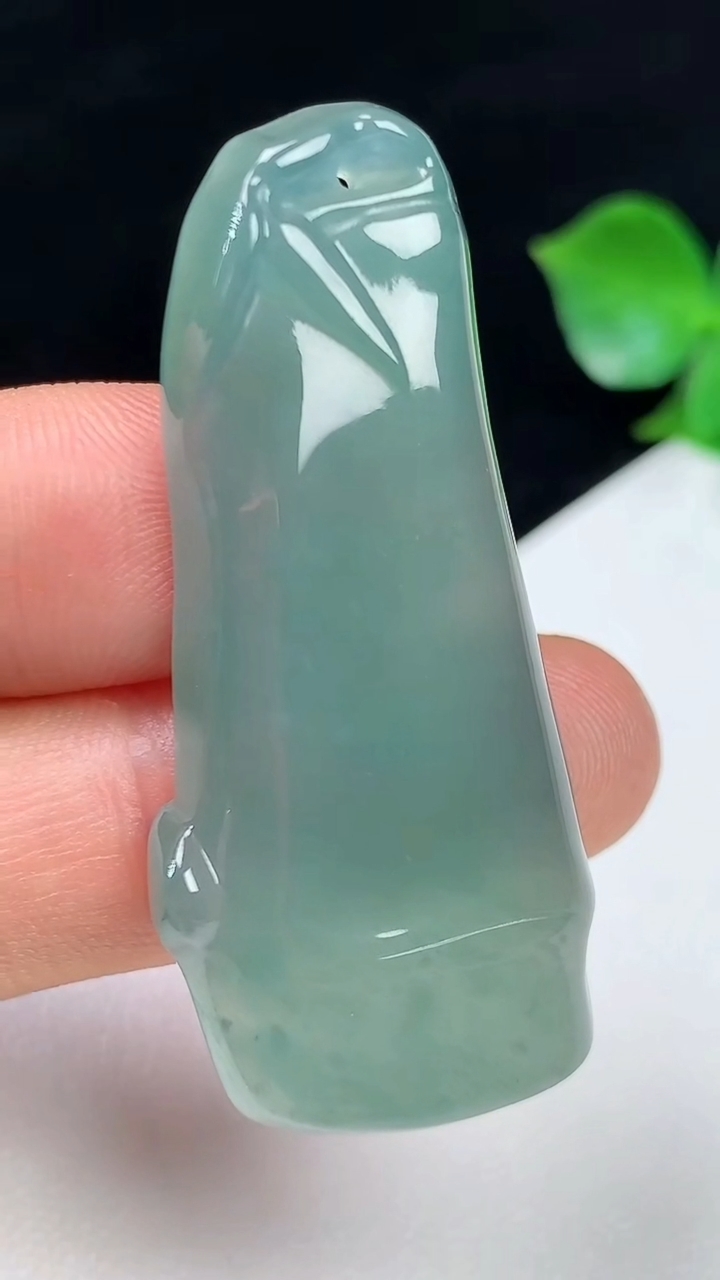 天然A货翡翠蓝水竹节吊坠，尺寸43.7-18.9-5.4，重量:10.29g
8月2日