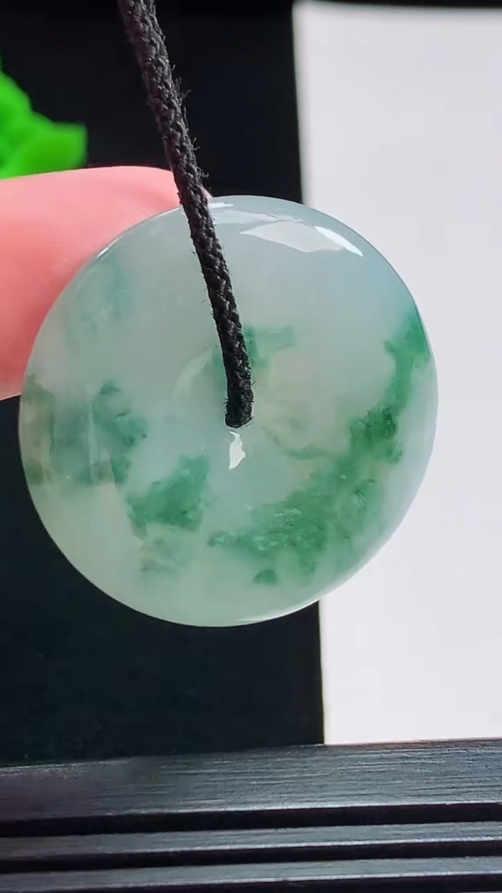 天然A货翡翠飘花平安扣吊坠，尺寸29.6-5.5 重:10.11g  h64
8月2日
