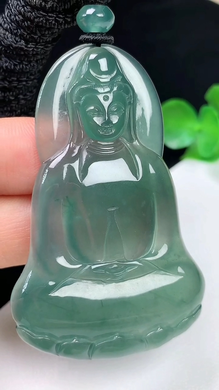 天然A货翡翠蓝水观音菩萨吊坠，尺寸53.7-34.2-4.6，重量:19.66g
8月2日