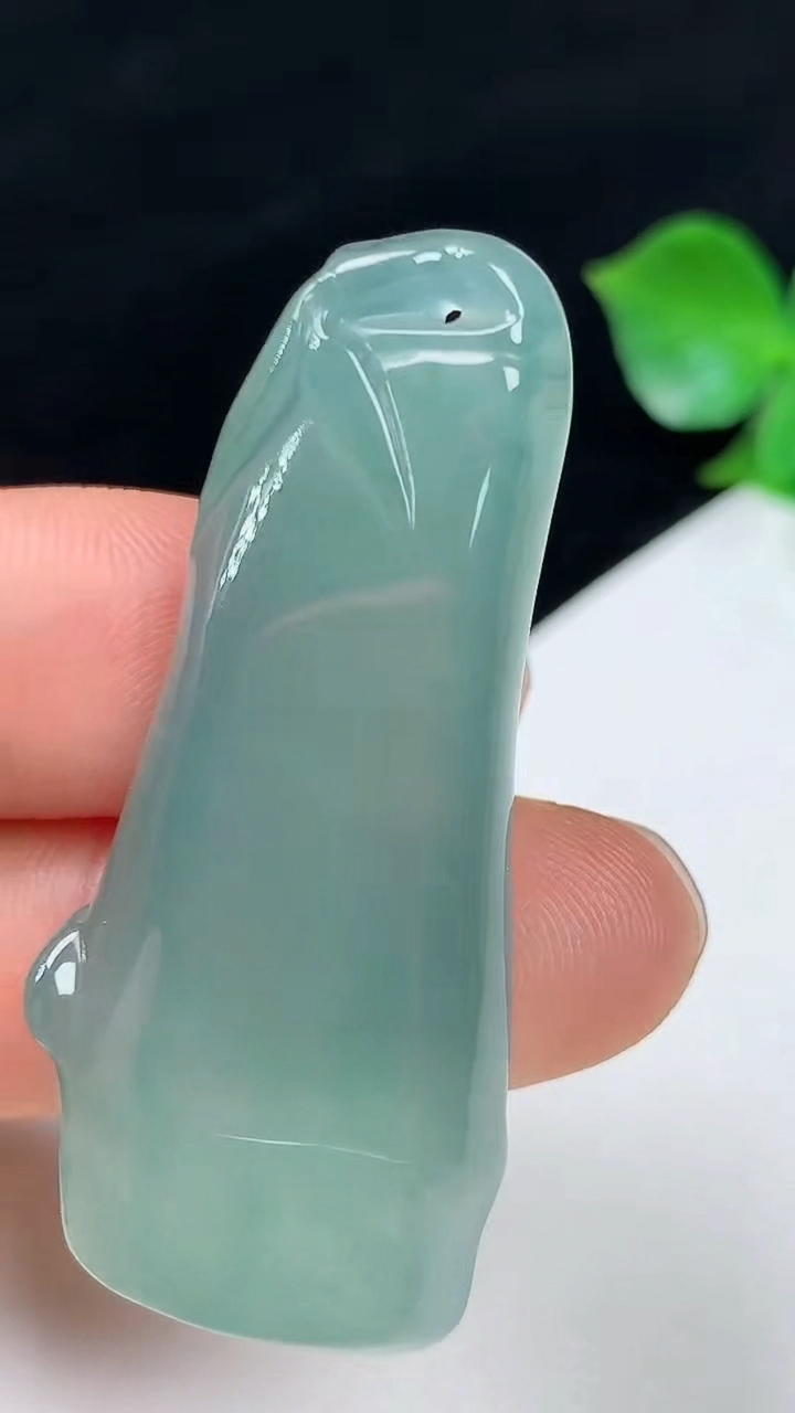 天然A货翡翠蓝水竹节吊坠，尺寸43.7-18.9-5.4，重量:10.29g
8月2日