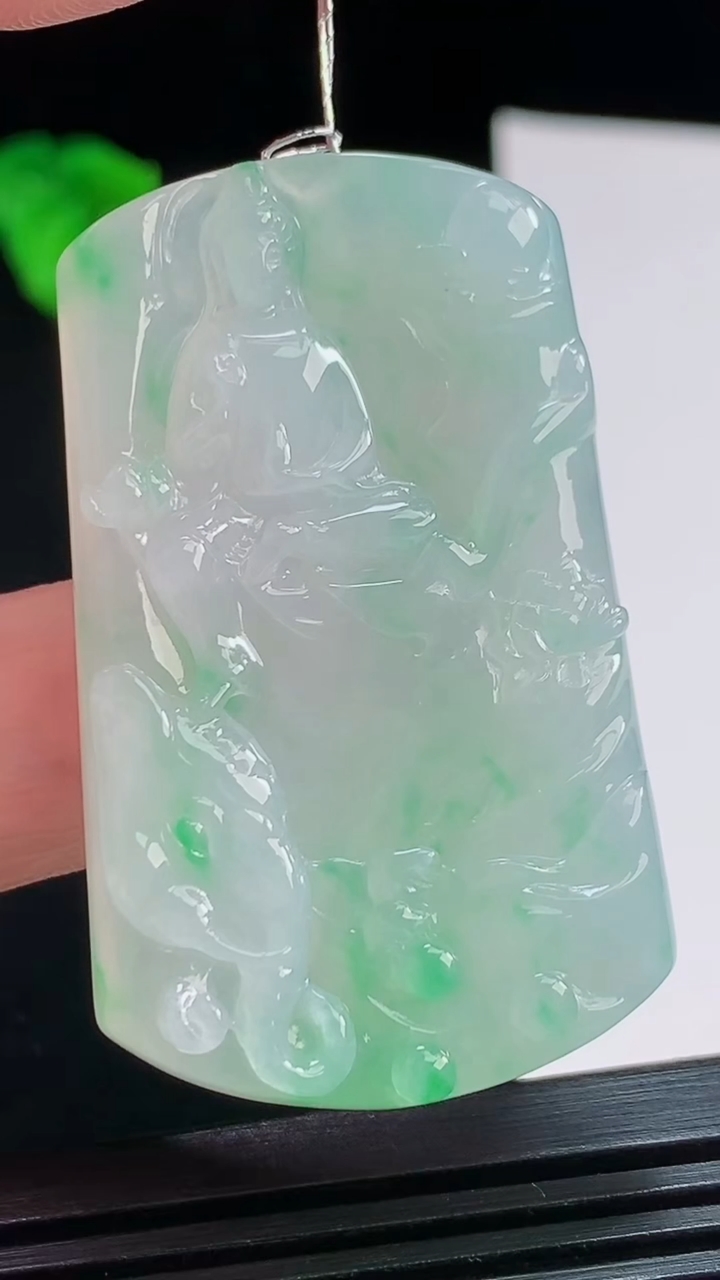 天然A货翡翠普贤菩萨吊坠，尺寸48-29.5-5.5 重量:19.37g
8月2日