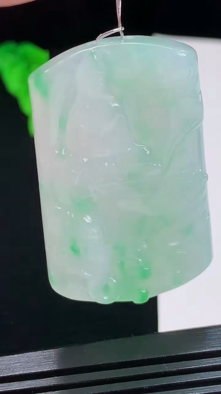 天然A货翡翠普贤菩萨吊坠，尺寸48-29.5-5.5 重量:19.37g
8月2日