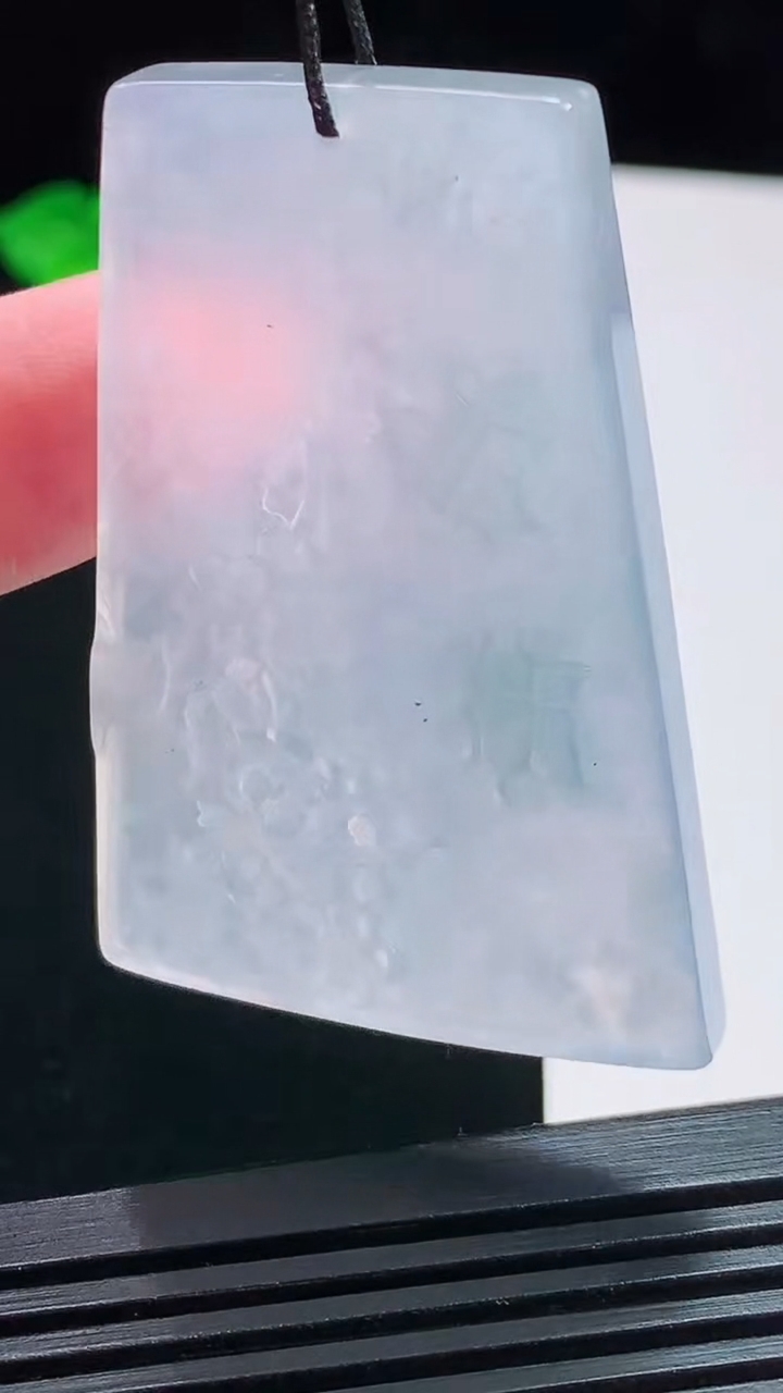 天然A货翡翠种紫罗兰枯木逢春吊坠，尺寸50.5-35-5.8 重量:24.37g
8月2日
