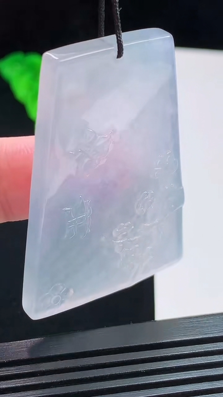 天然A货翡翠种紫罗兰枯木逢春吊坠，尺寸50.5-35-5.8 重量:24.37g
8月2日
