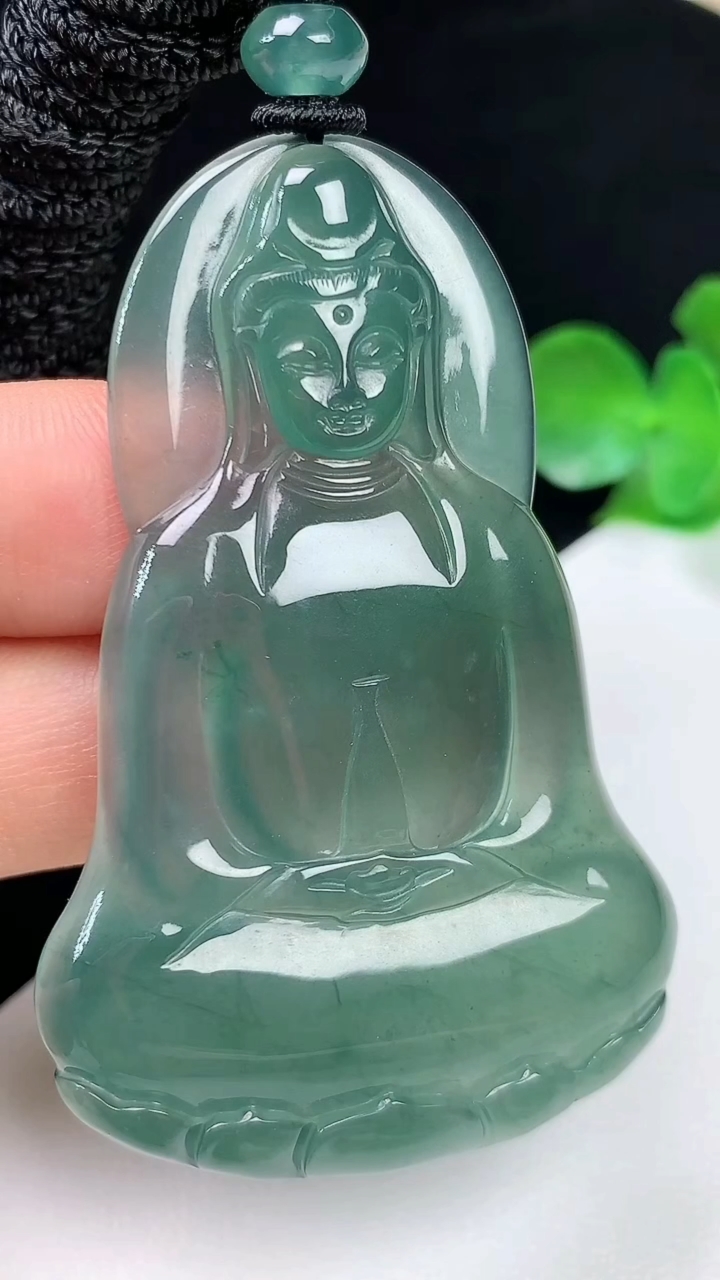 天然A货翡翠蓝水观音菩萨吊坠，尺寸53.7-34.2-4.6，重量:19.66g
8月2日