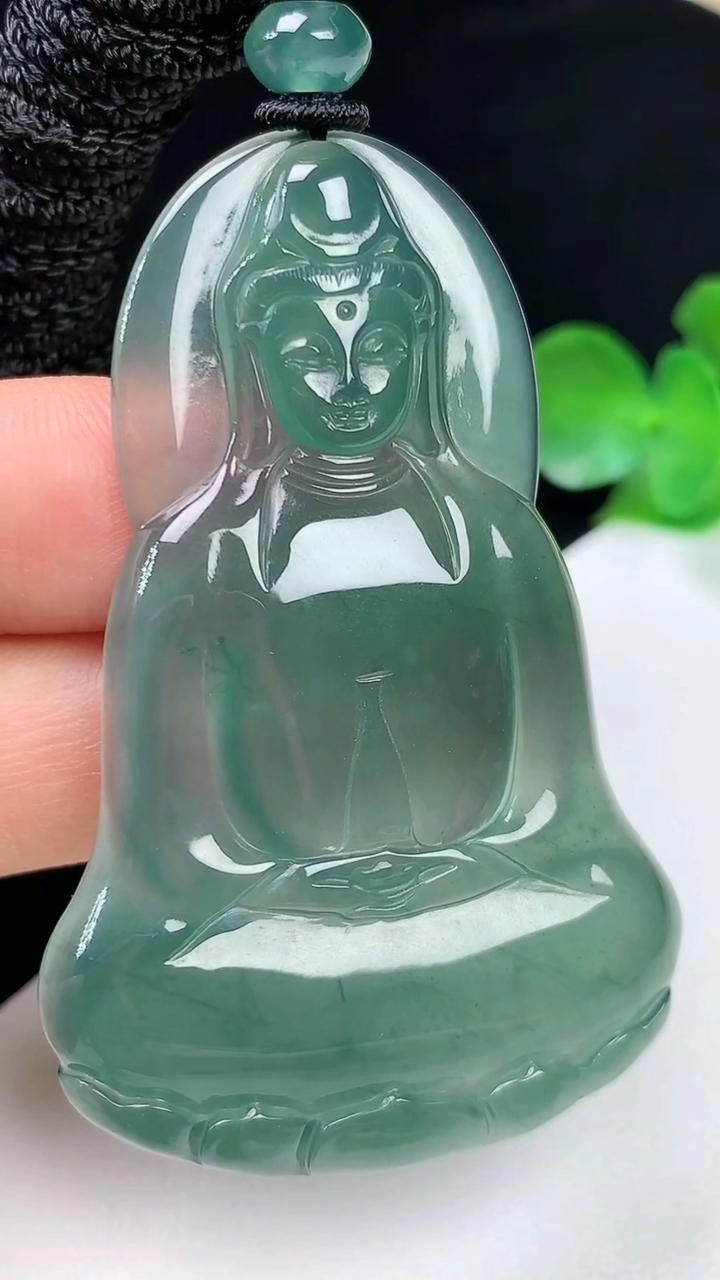 天然A货翡翠蓝水观音菩萨吊坠，尺寸53.7-34.2-4.6，重量:19.66g
8月2日