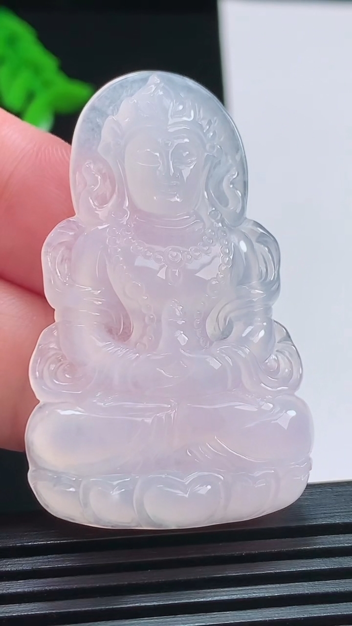 天然A货翡翠度母菩萨吊坠，尺寸48-30-4.5 重量:10.56g
8月3日