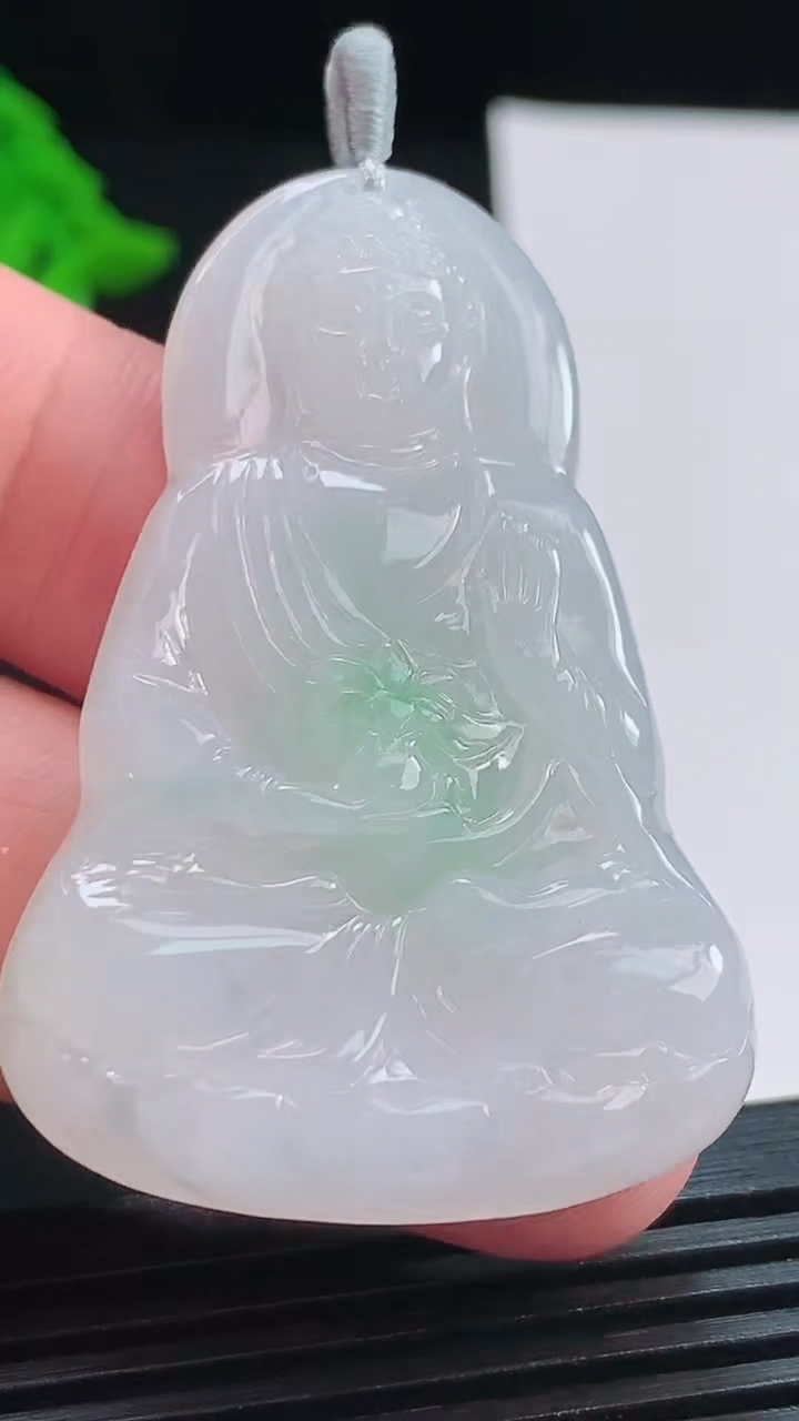 天然A货翡翠阿弥陀佛吊坠，尺寸50-33-5.5 重量:16.09g
8月3日