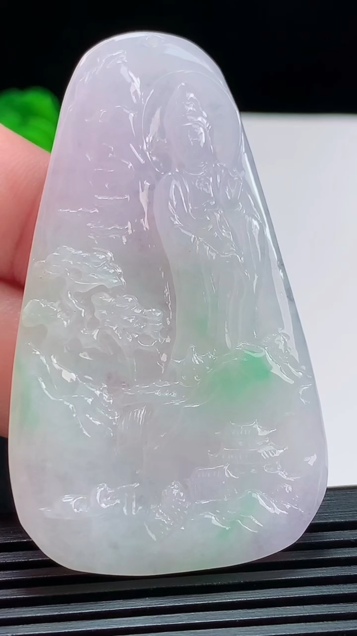天然A货翡翠春带彩 紫罗兰山水观音吊坠，尺寸65.6-37-4.8 重量:24.16g
8月3日