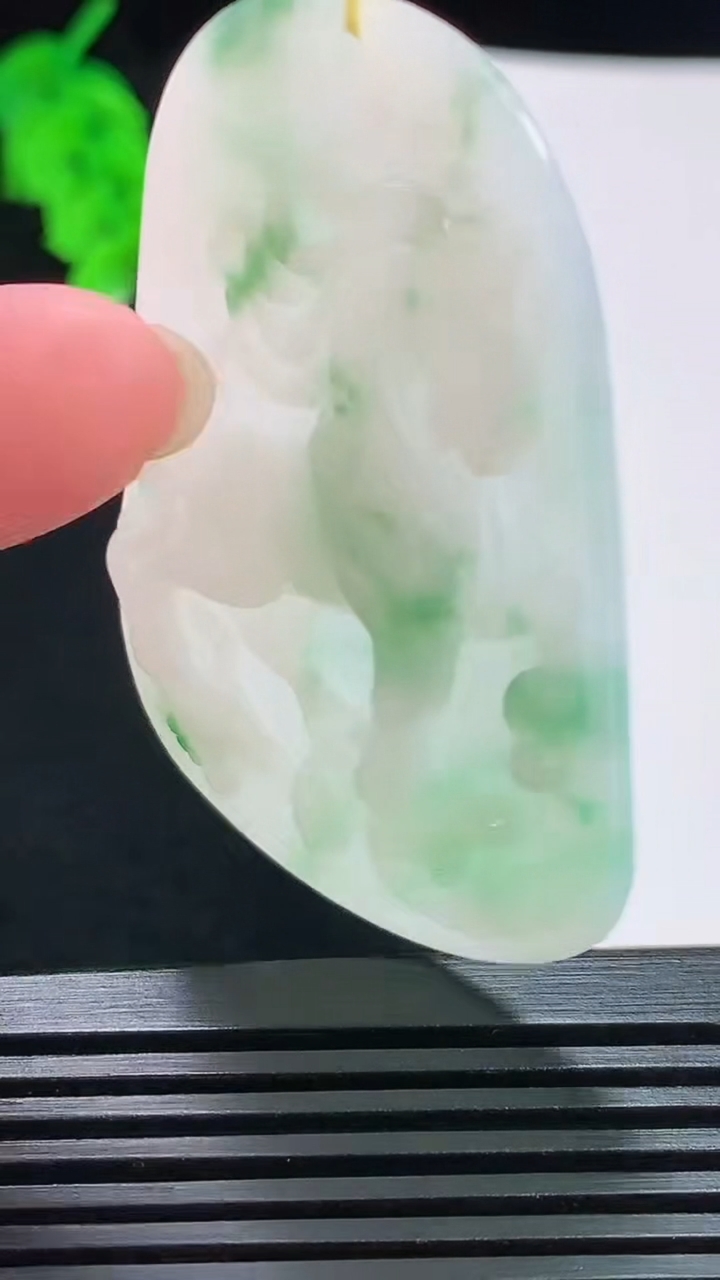 天然A货翡翠生肖马牌吊坠，尺寸54.5-36-6 重量:18.51g
8月3日
