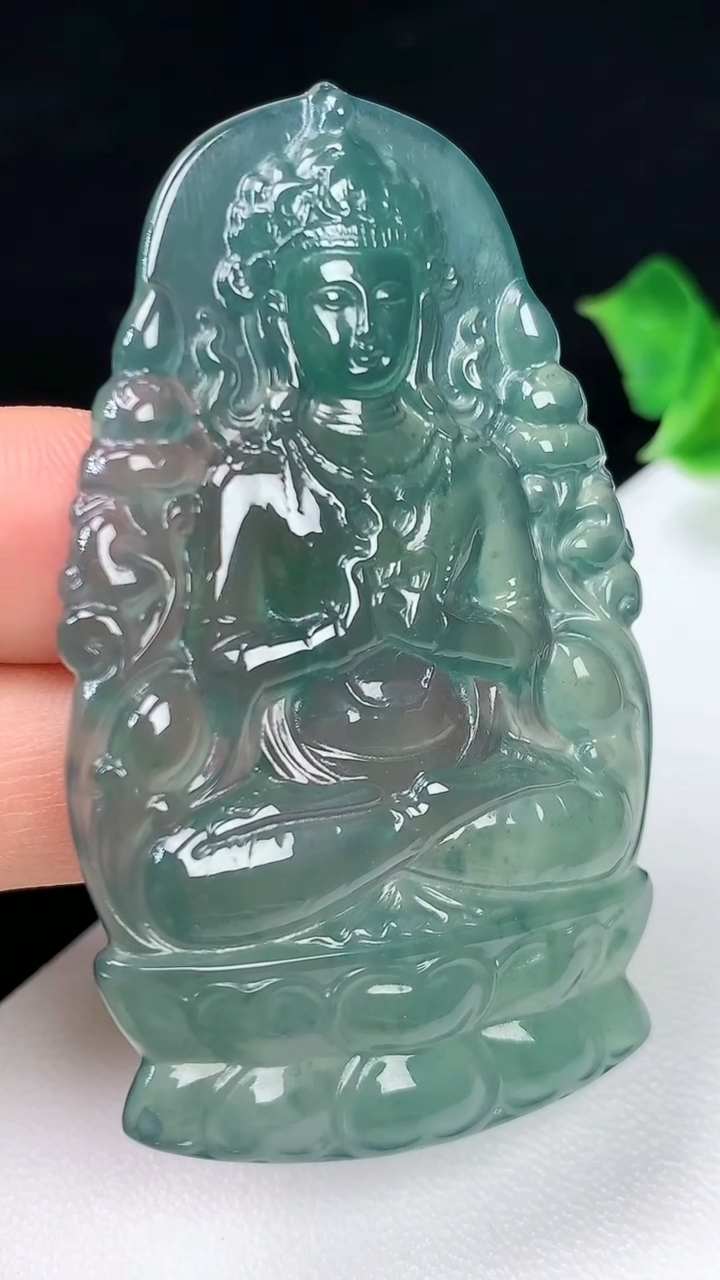 天然A货翡翠蓝水度母吊坠，尺寸56.4-33-4.5，重量:16.52g
8月3日