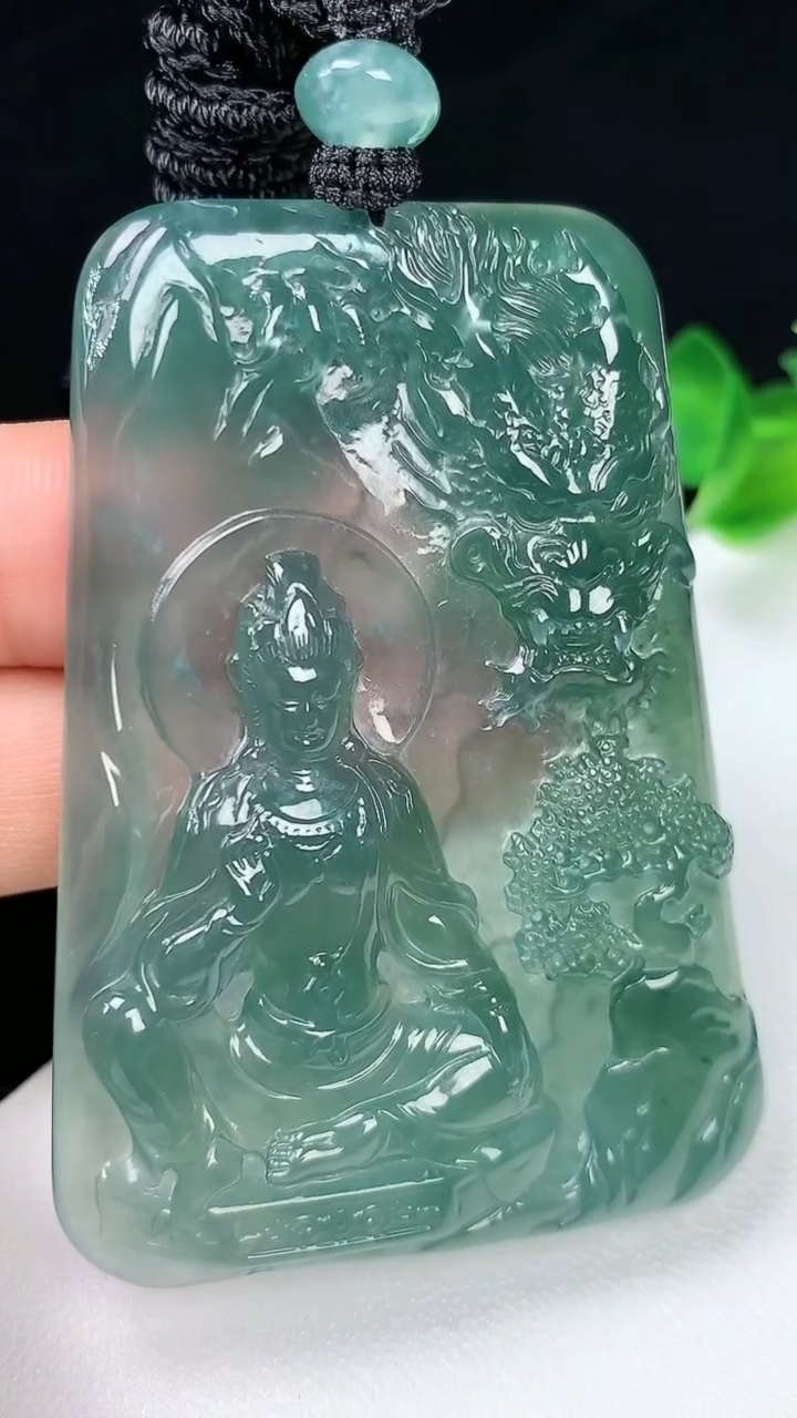 天然A货翡翠蓝水御龙观音菩萨吊坠，尺寸58.8-41.5-5，重量:27.17g
8月3日