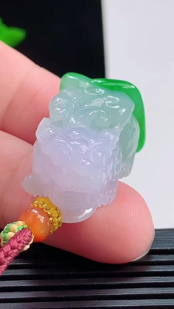 天然A货翡翠貔貅吊坠，尺寸30.5-17.2-14 重量:18.20g
8月3日