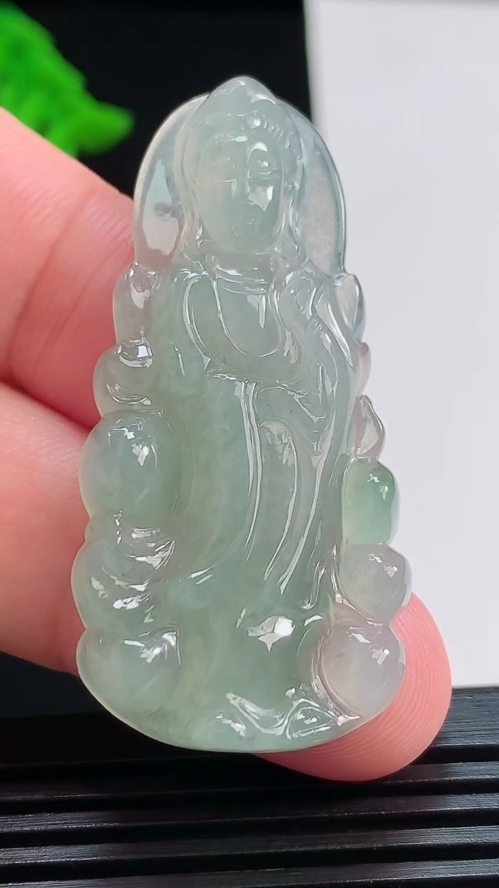 天然A货翡翠观音菩萨吊坠，尺寸49-23.6-5.5 重量:11.12g
8月3日