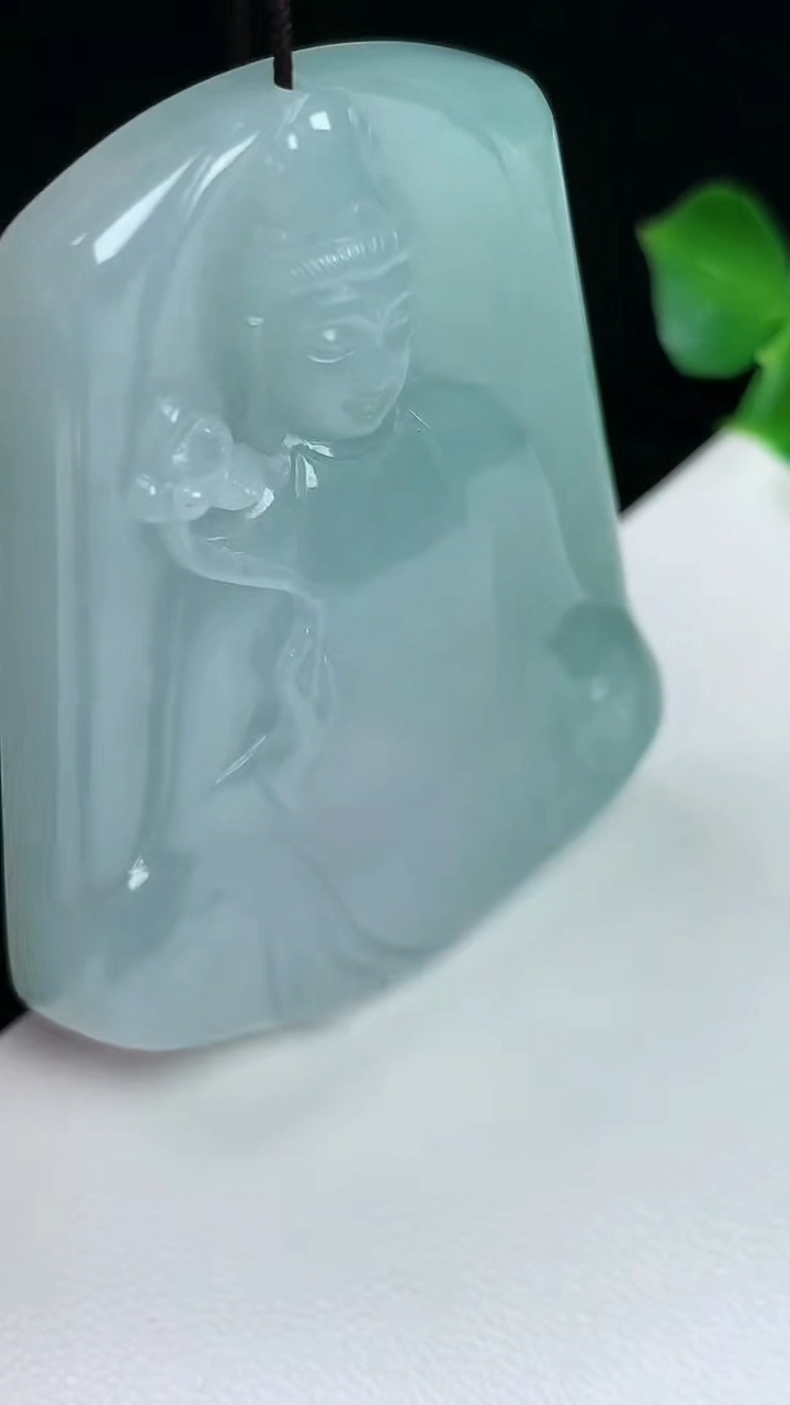 天然A货翡翠素衣观音吊坠，尺寸52-39.8-8，重量:35.71g
8月3日