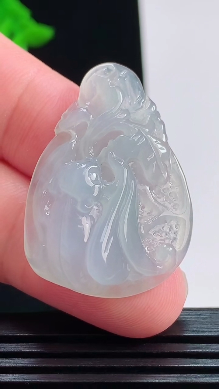 天然A货翡翠蝙蝠吊坠，尺寸36.2-25-9 重量:9.31g
8月3日