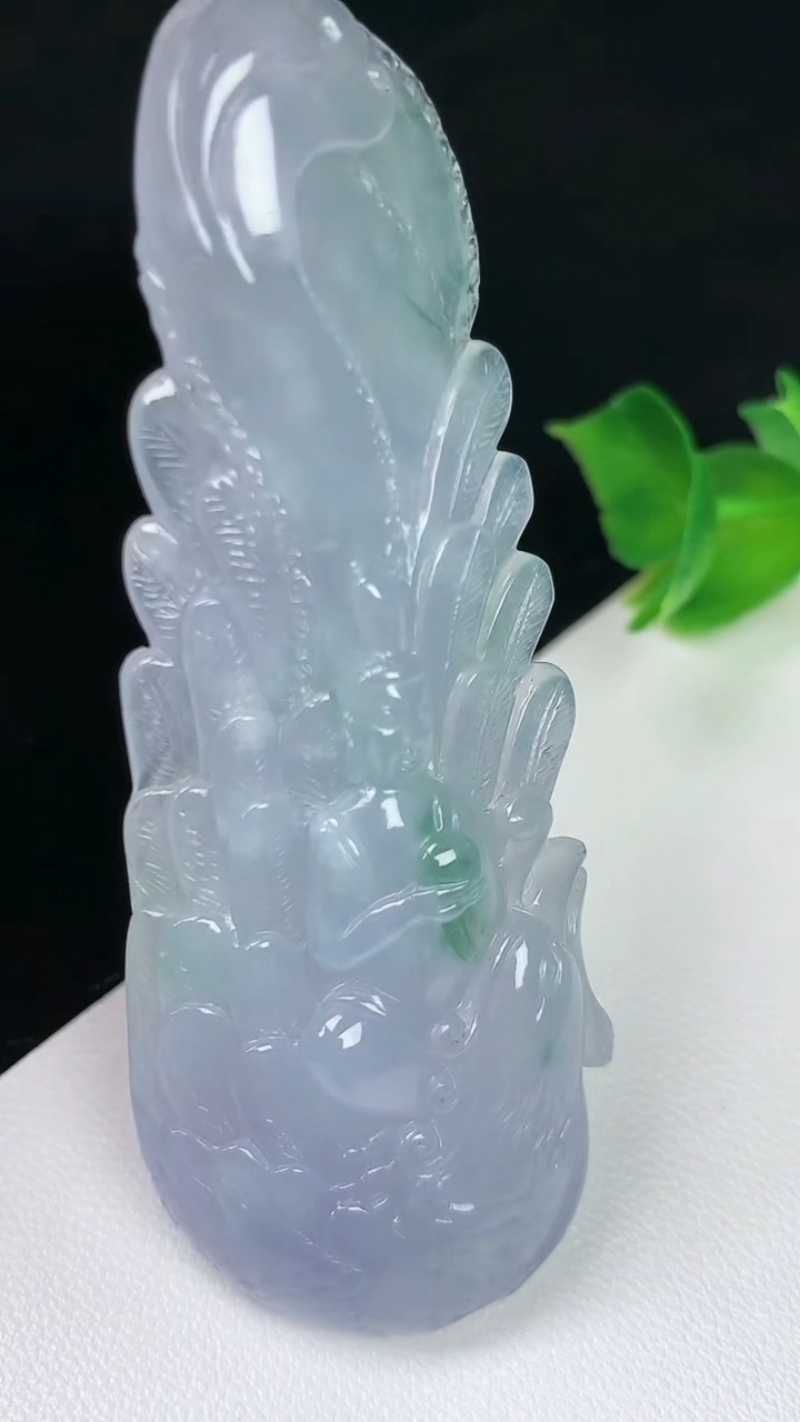 天然A货翡翠春带彩 紫罗兰御凤观音菩萨吊坠，尺寸69.9-24.5-9.3，重量:25.30g
8月3日