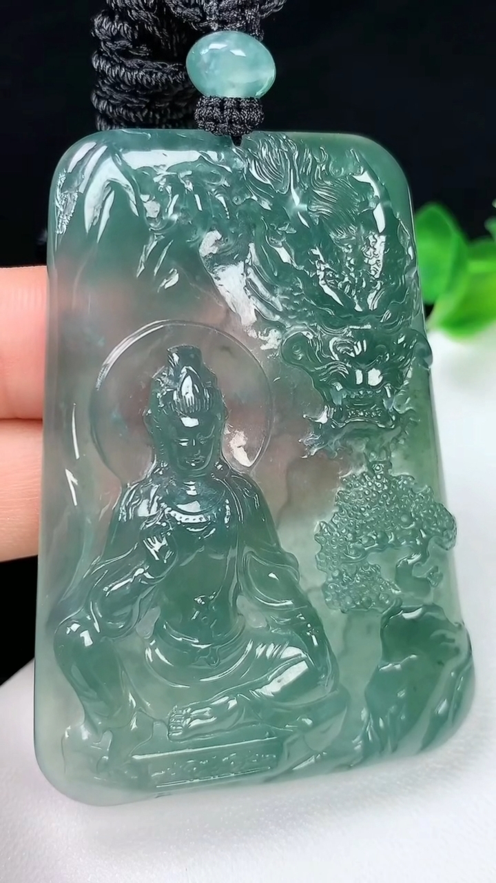 天然A货翡翠蓝水御龙观音菩萨吊坠，尺寸58.8-41.5-5，重量:27.17g
8月3日