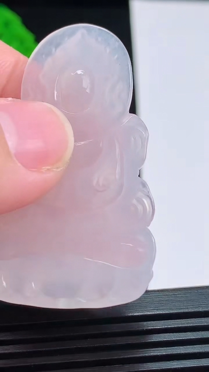 天然A货翡翠度母菩萨吊坠，尺寸48-30-4.5 重量:10.56g
8月3日