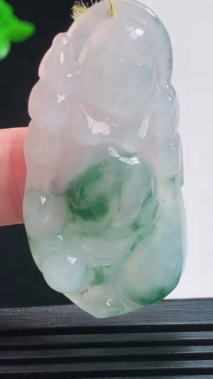 天然A货翡翠飘花布袋佛吊坠，尺寸49-24.5-6.5 重量:13.01g
8月3日