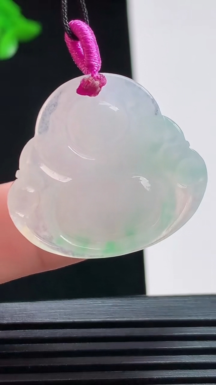 天然A货翡翠佛公吊坠，尺寸26-29-5.5 重量:6.50g
8月3日