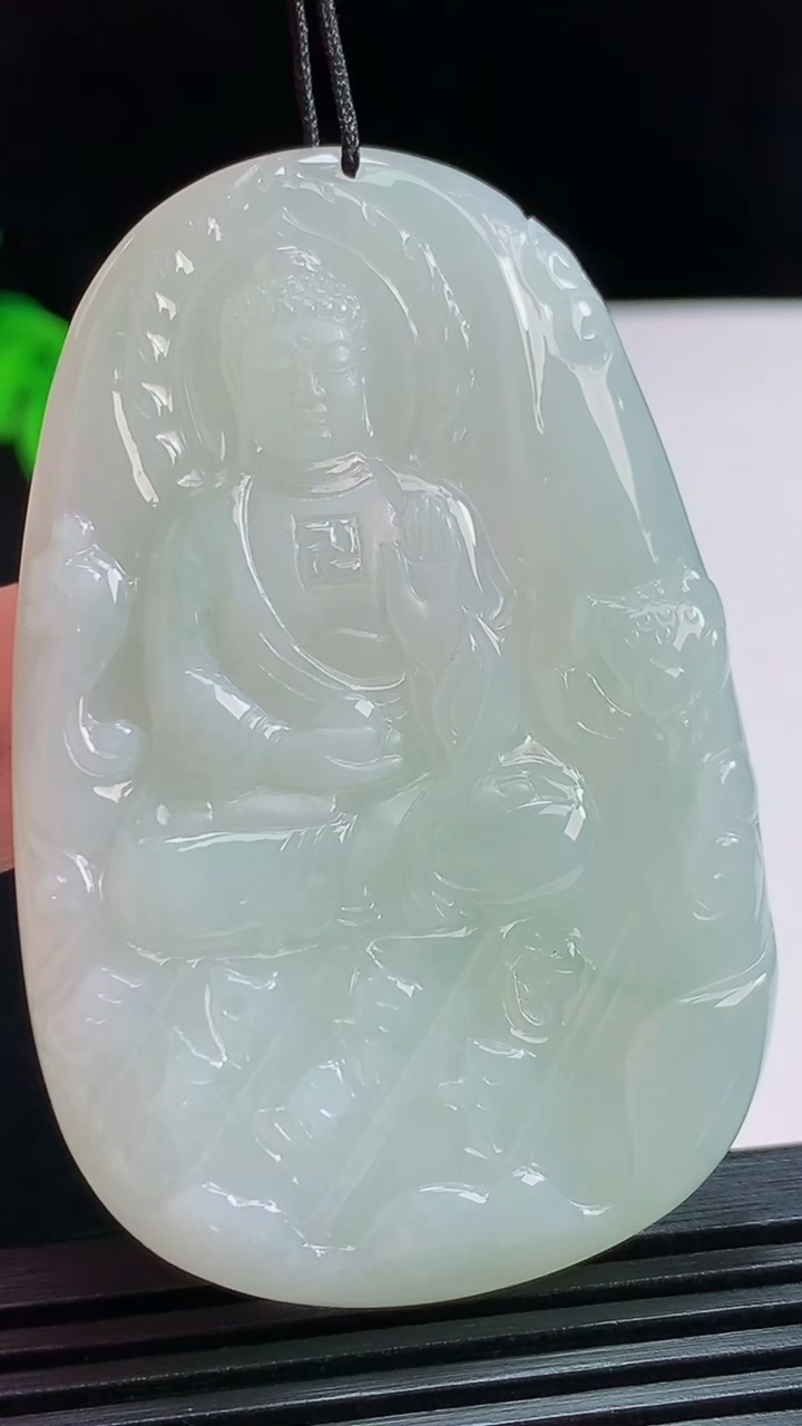 天然A货翡翠阿弥陀佛吊坠，尺寸60-39.6-6.5 重量:35.11g
8月3日