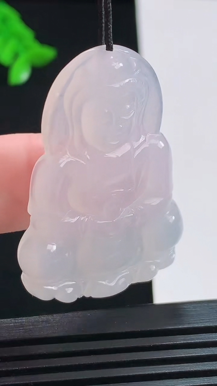 天然A货翡翠正装观音吊坠，尺寸42.8-28.6-5.6 重量:12.15g
8月3日