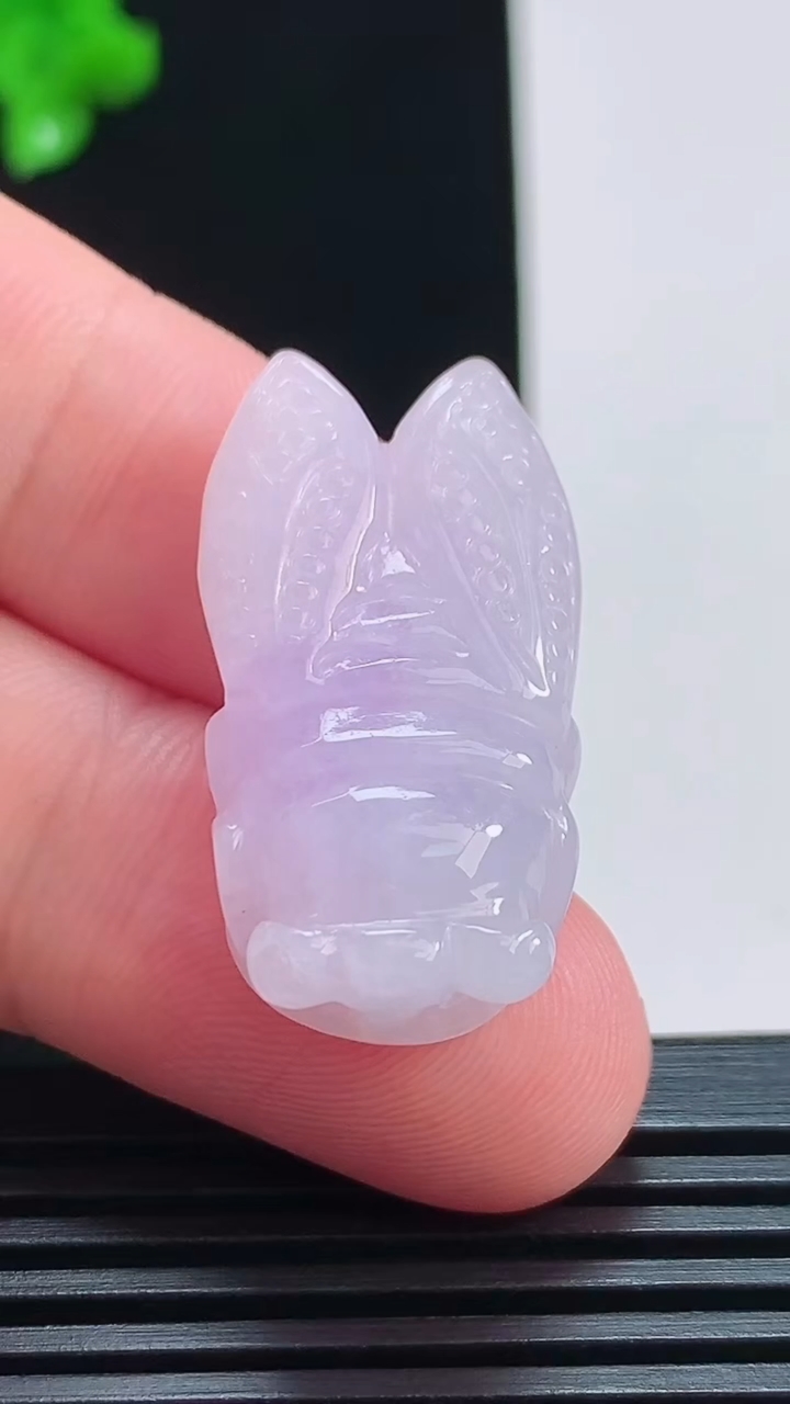 天然A货翡翠紫罗兰一鸣惊人吊坠，尺寸30-16-9 重量:8.20g
8月3日