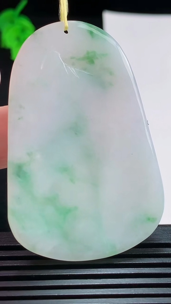 天然A货翡翠生肖马牌吊坠，尺寸54.5-36-6 重量:18.51g
8月3日