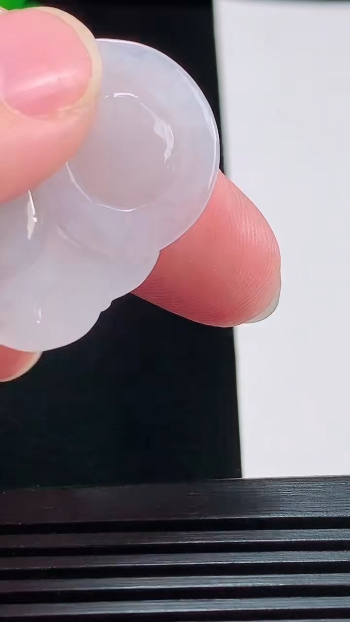 天然A货翡翠佛公吊坠，尺寸33-36-5.5 重量:9.65g
8月3日