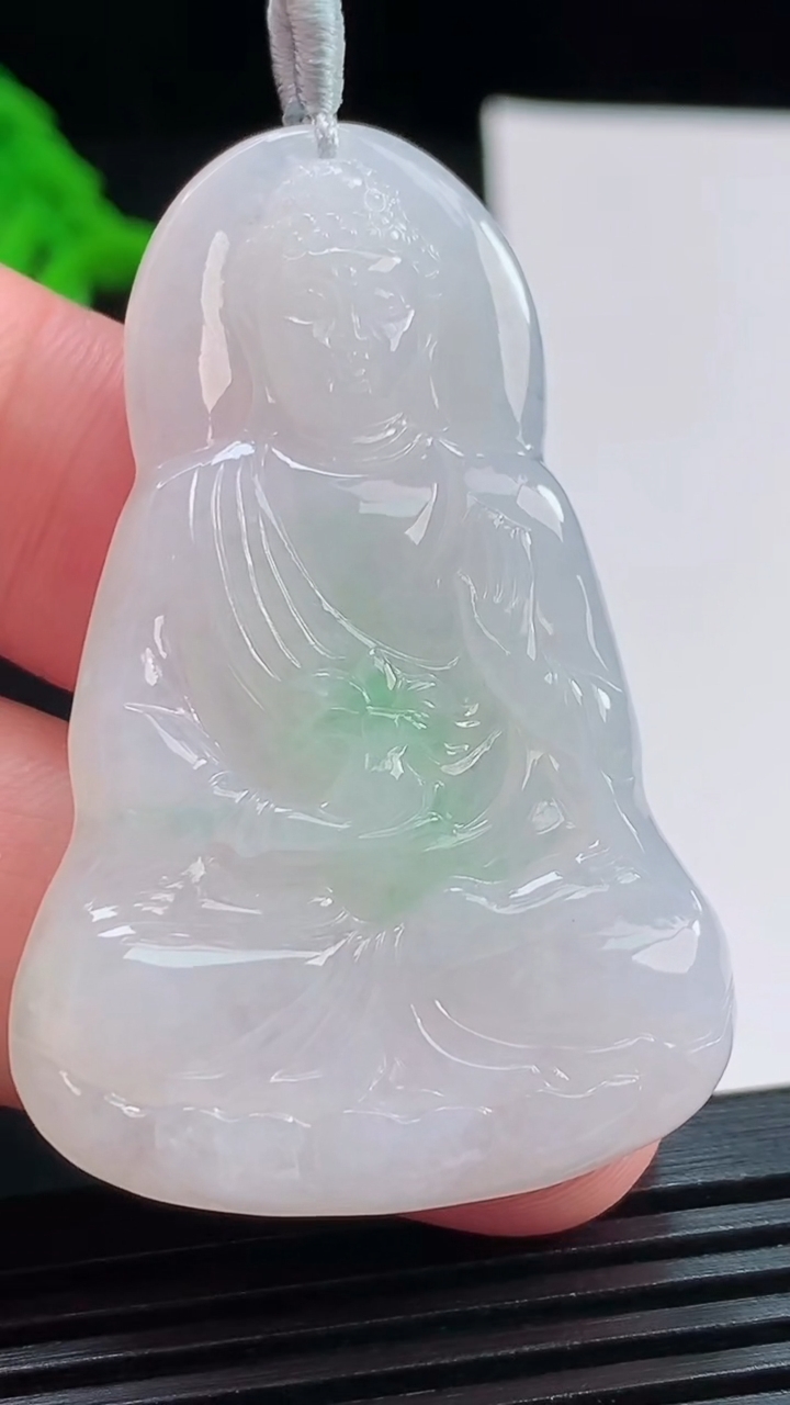 天然A货翡翠阿弥陀佛吊坠，尺寸50-33-5.5 重量:16.09g
8月3日