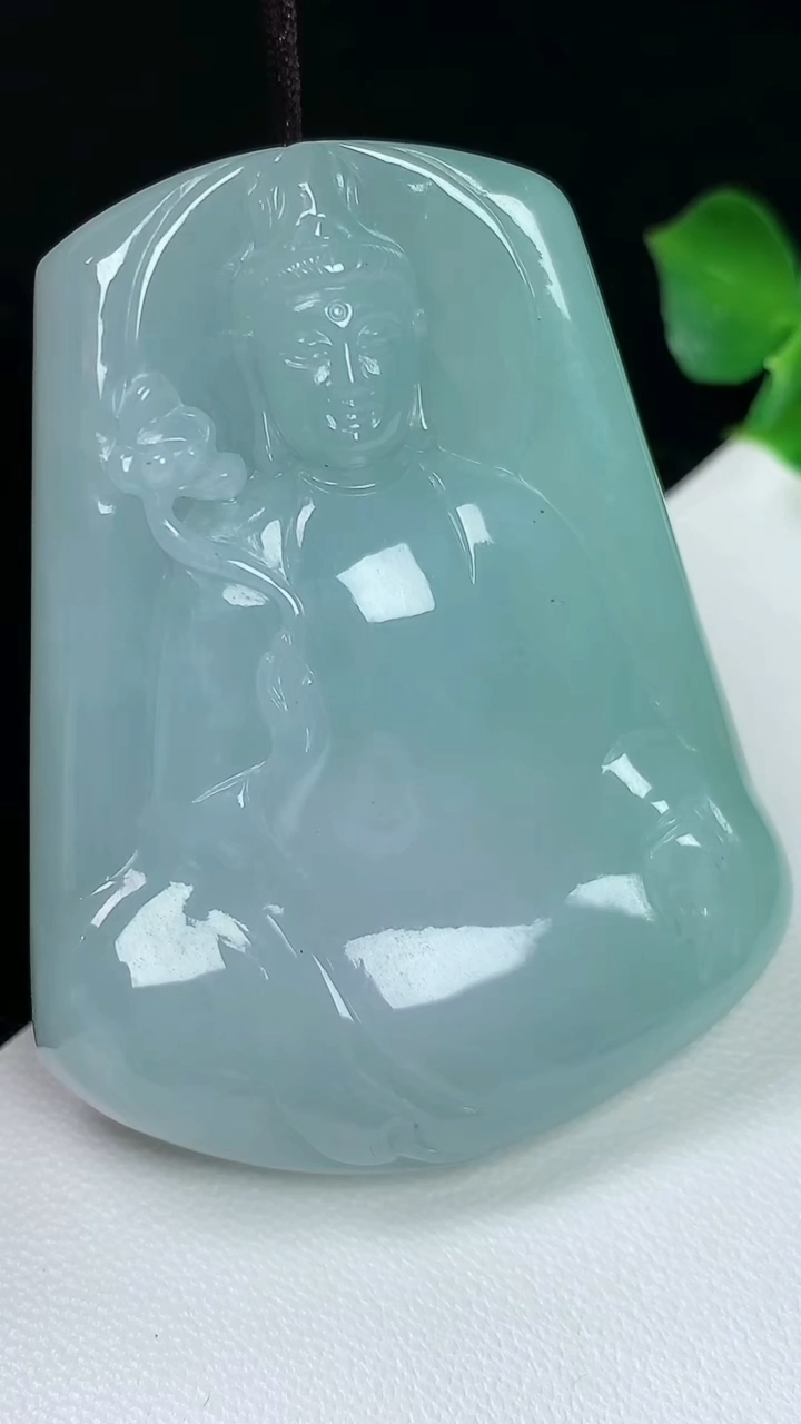 天然A货翡翠素衣观音吊坠，尺寸52-39.8-8，重量:35.71g
8月3日