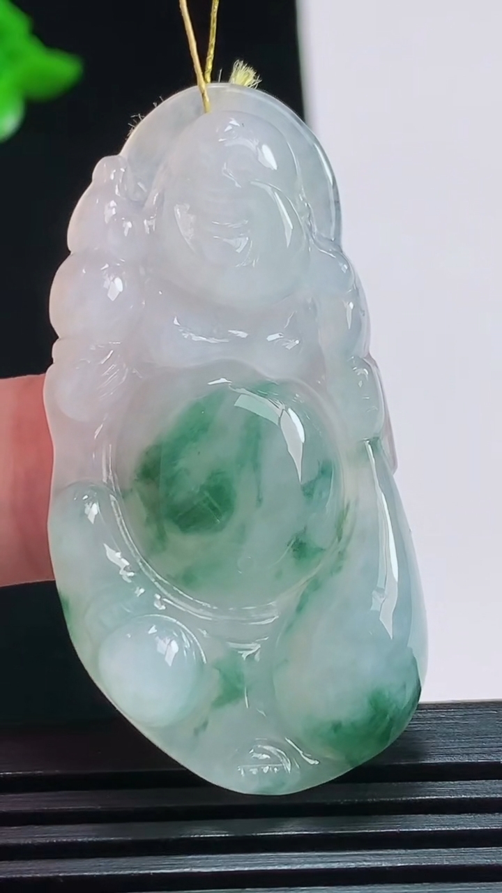 天然A货翡翠飘花布袋佛吊坠，尺寸49-24.5-6.5 重量:13.01g
8月3日